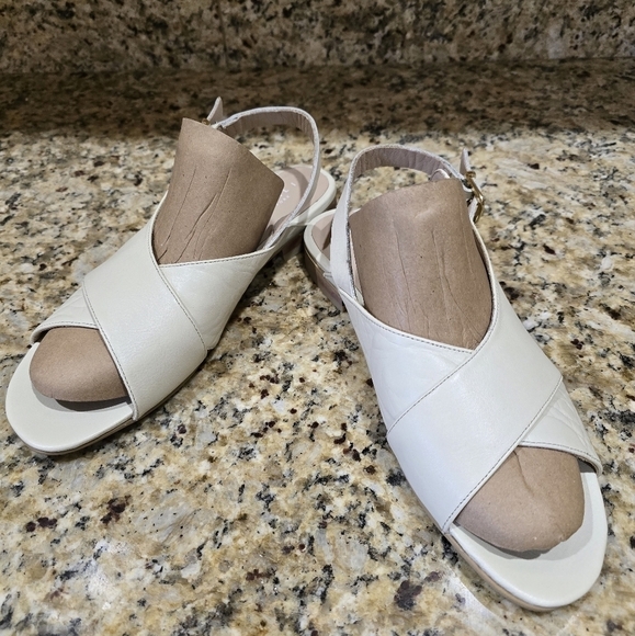 Stivali New York Roots Sandals in Off-white leather womens Slingback Flats Sz 9 - Picture 1 of 10